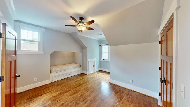 Building Photo - 2320 Chesterfield Ave