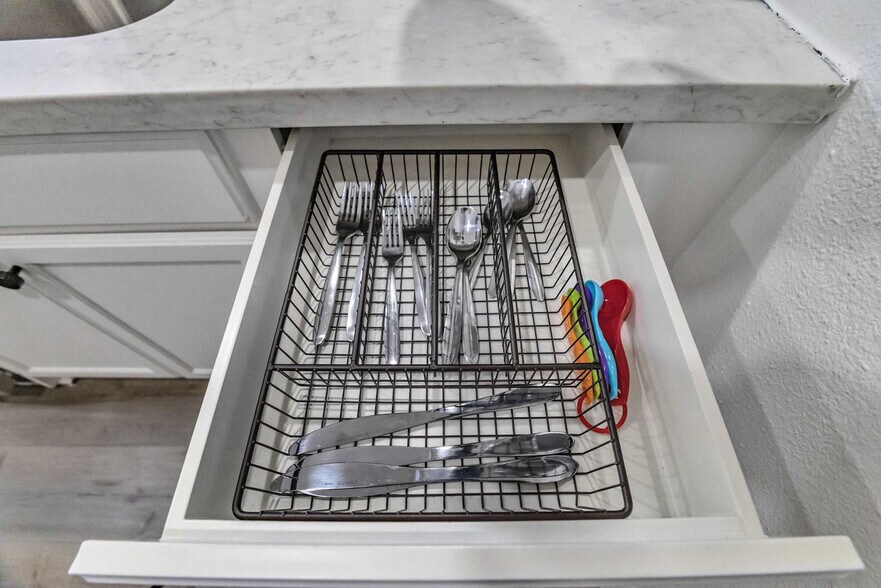 Building Photo - 2216 Hazard St