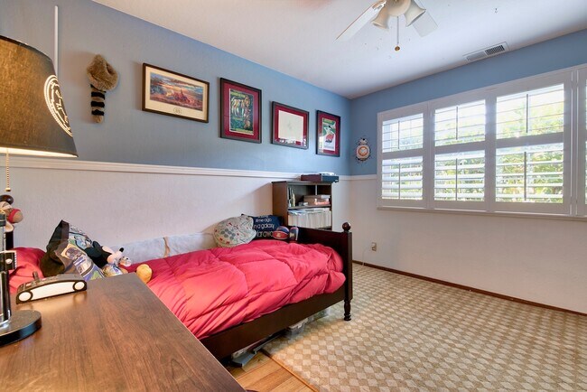 Building Photo - 595 Tanbark Terrace