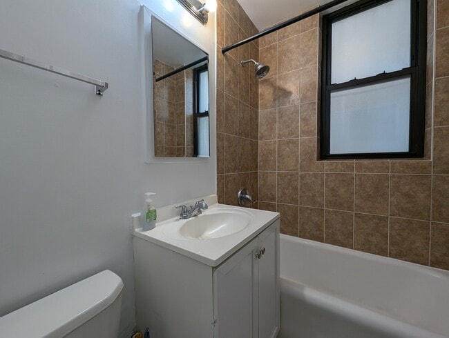 Building Photo - 2737 N Spaulding Ave