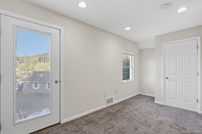 Building Photo - 100 Dunderberg Rd