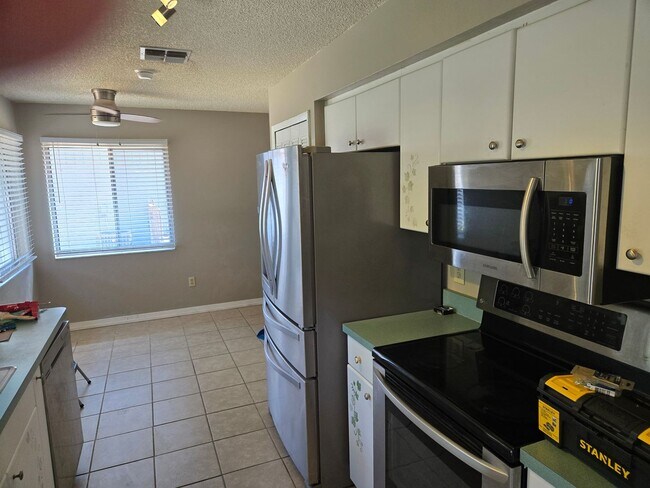 Building Photo - Your Perfect Home Awaits!