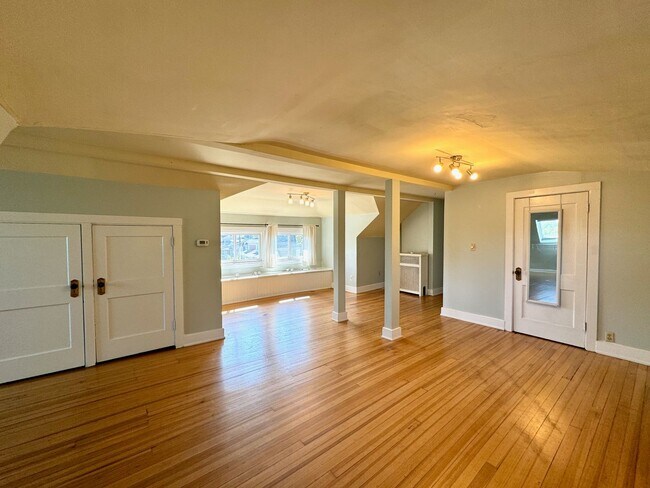 Building Photo - 505-507 W McMillan