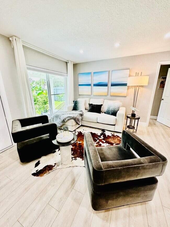 Building Photo - 5365 N Andrews Ave