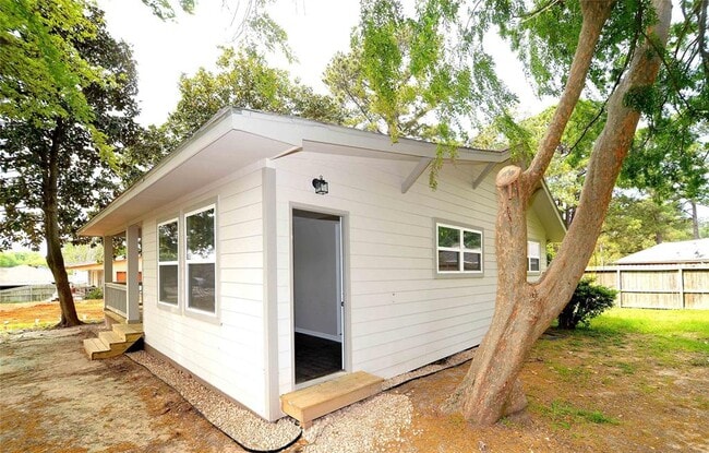 Building Photo - 15095 Conroe Bay Blvd