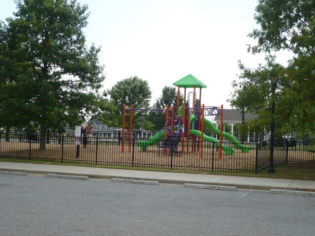 Building Photo - 127 Swanee Ln