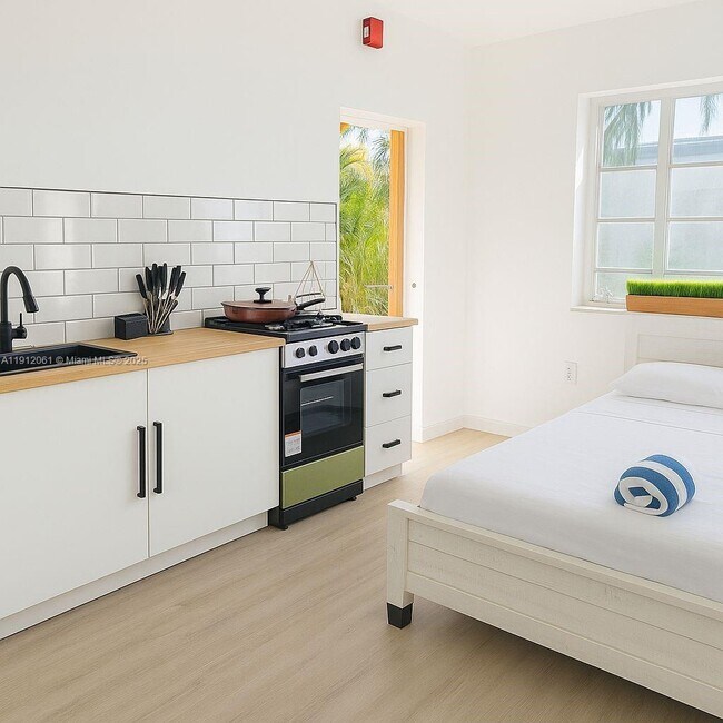 Primary Photo - 301 86th St