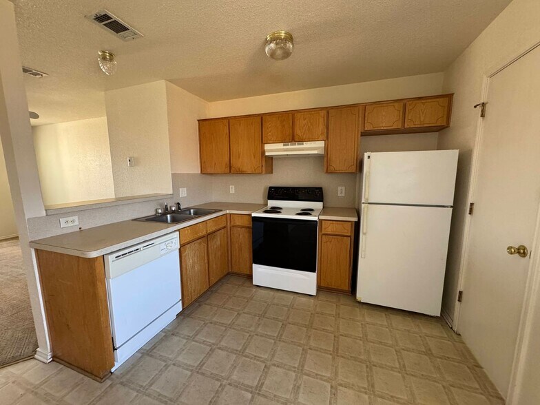 Building Photo - 4405 Abigail Dr