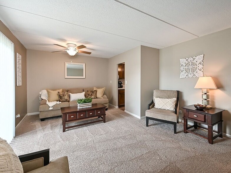 Spacious Living Room - Fox Crest