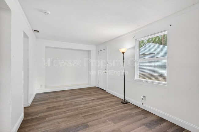 Building Photo - 2352 Rockdale Ave