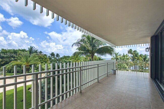 Building Photo - 2 Grove Isle Dr