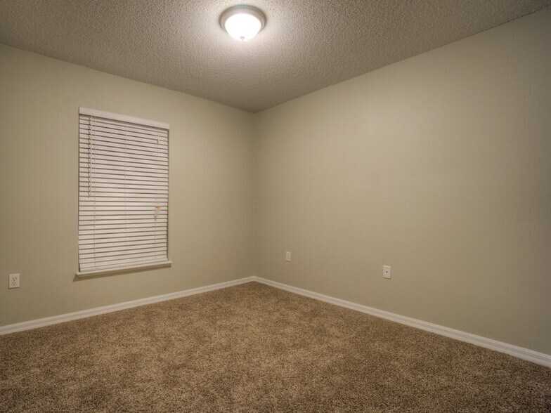 Building Photo - 7651 Harbor Lake Dr