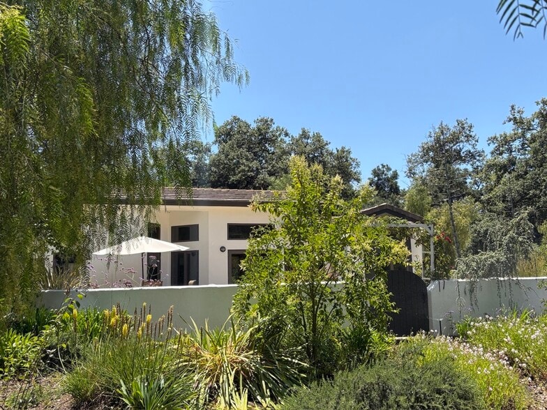 Building Photo - 340A Longhorn Ln