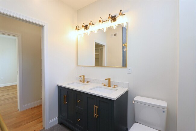 Building Photo - 14-16-16 Harriet St