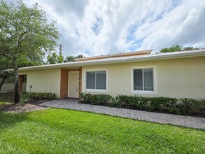 Building Photo - 2565 Langrove Ln SW
