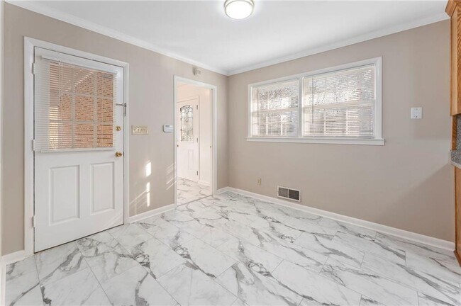 Building Photo - 320 Crossville Ct