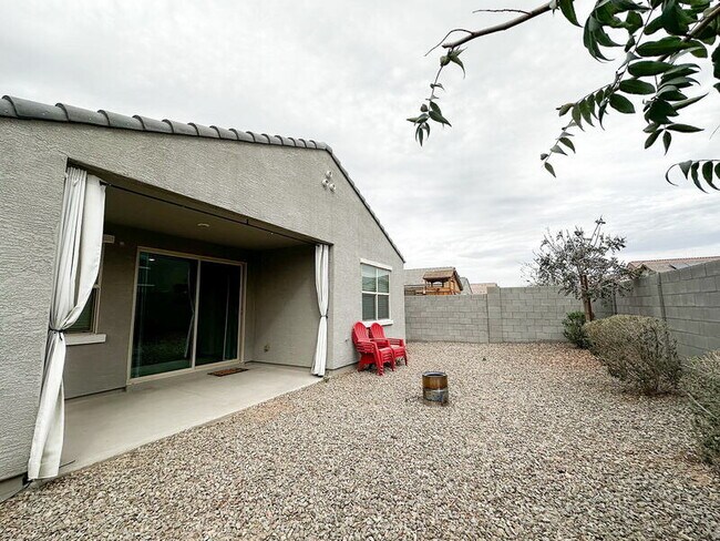 Building Photo - 40523 W Shaver Dr