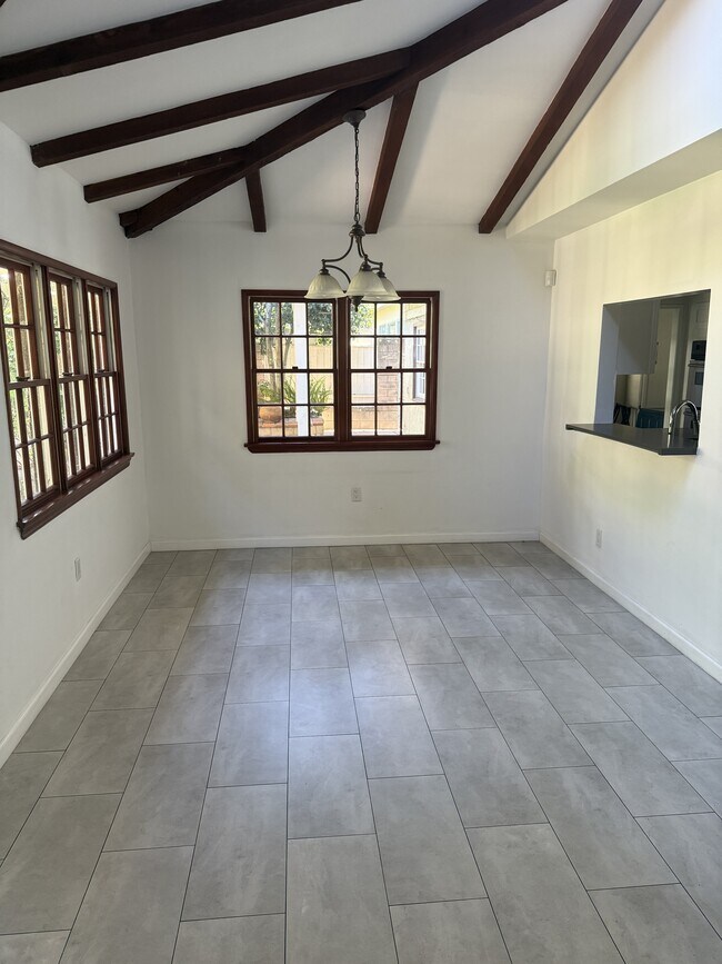 Building Photo - 217 Starlane Dr