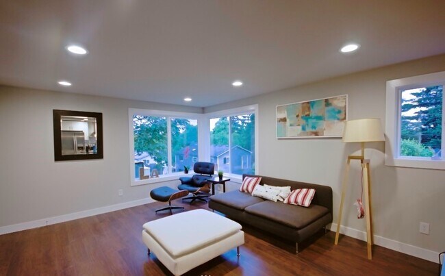 Living Room - 5163 S Augusta St