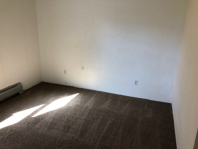 Building Photo - 1250 Golden Cir