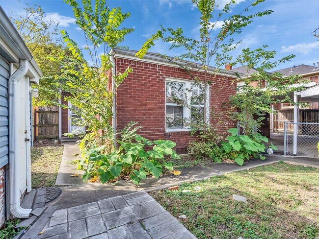 Building Photo - 4625 Bell St