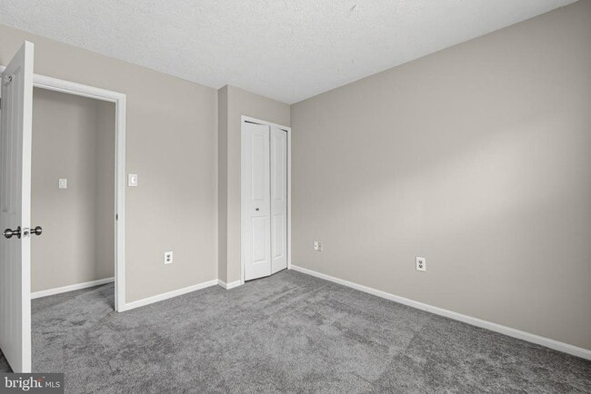 Building Photo - 2504 Smoketree Ln
