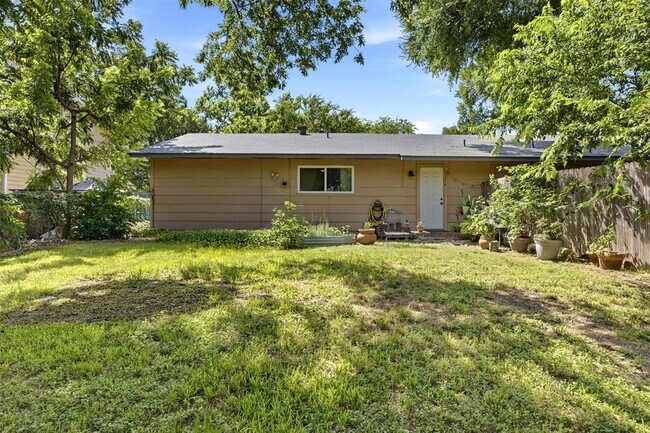 Building Photo - 409 Lake Creek Cir