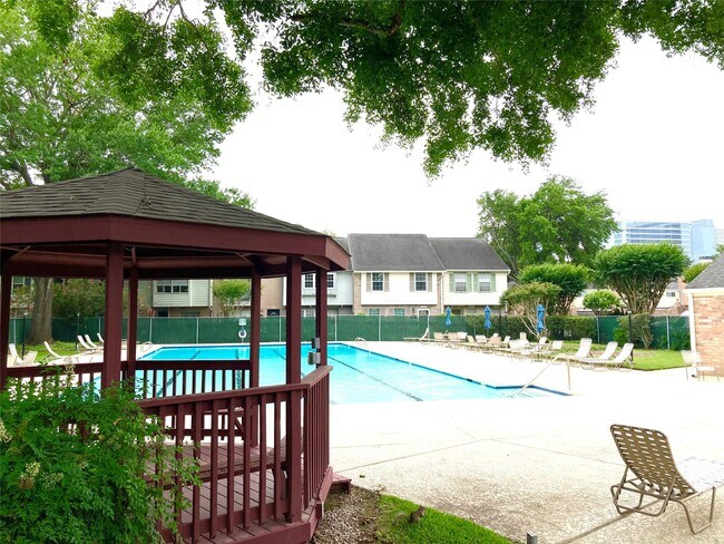 Building Photo - 10282 Briar Forest Dr