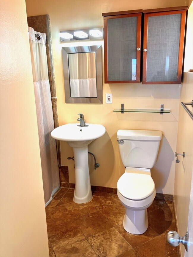 Level 2 Full Bath - 126 Gull St