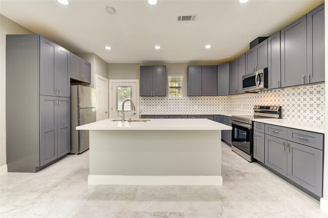 Building Photo - 1513 Sherl St