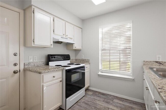 Building Photo - 11 West Dr