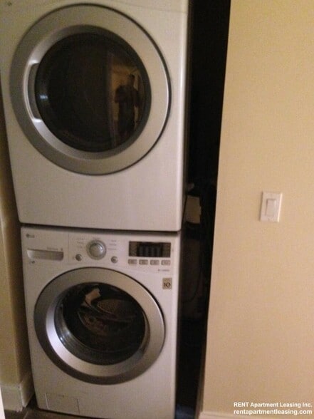 Building Photo - 2433 N Meade Ave