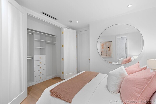 Building Photo - 255 Royal Poinciana Way