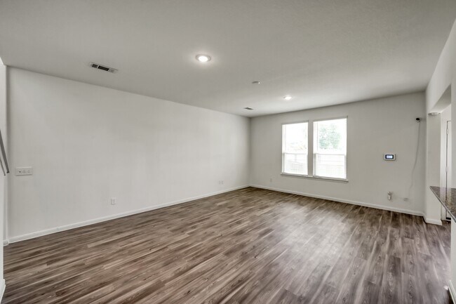Building Photo - 7314 Madison Cmns Ln