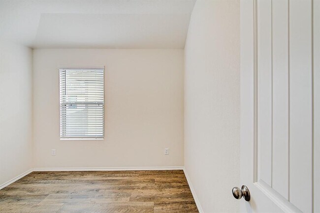 Building Photo - 14316 BROADLEAF CT
