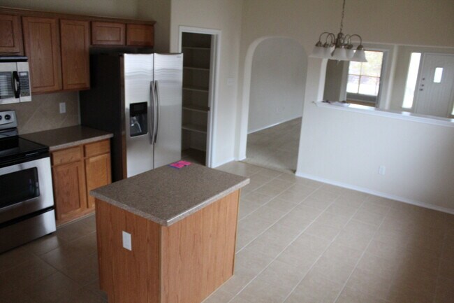 Building Photo - 3 bedroom, 2 bath house