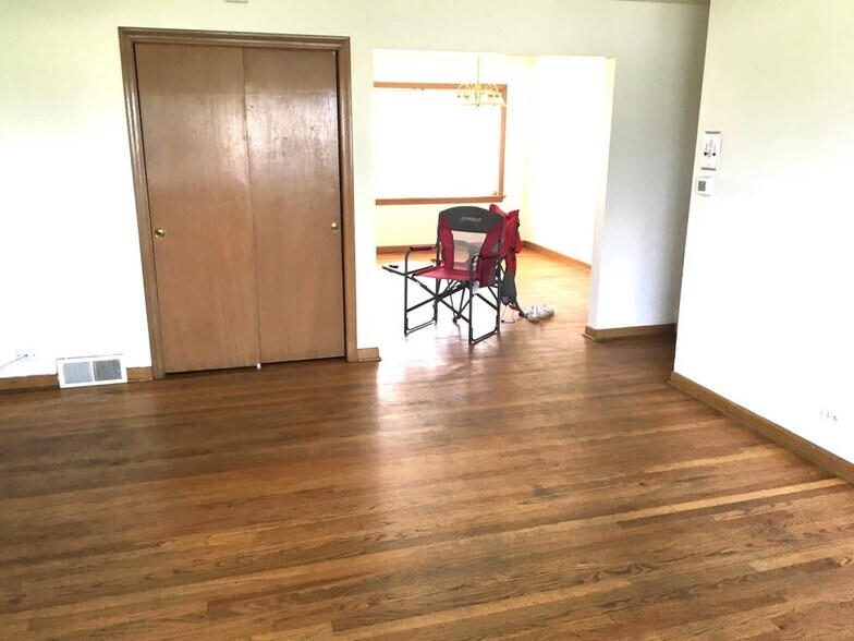 Building Photo - 10350 Milford St