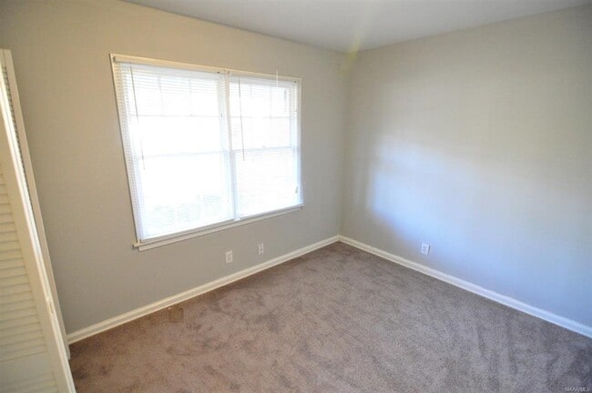 Building Photo - 2720 Green Oaks Dr