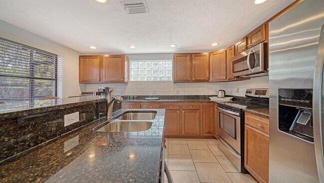 Building Photo - 6061 Border Ln