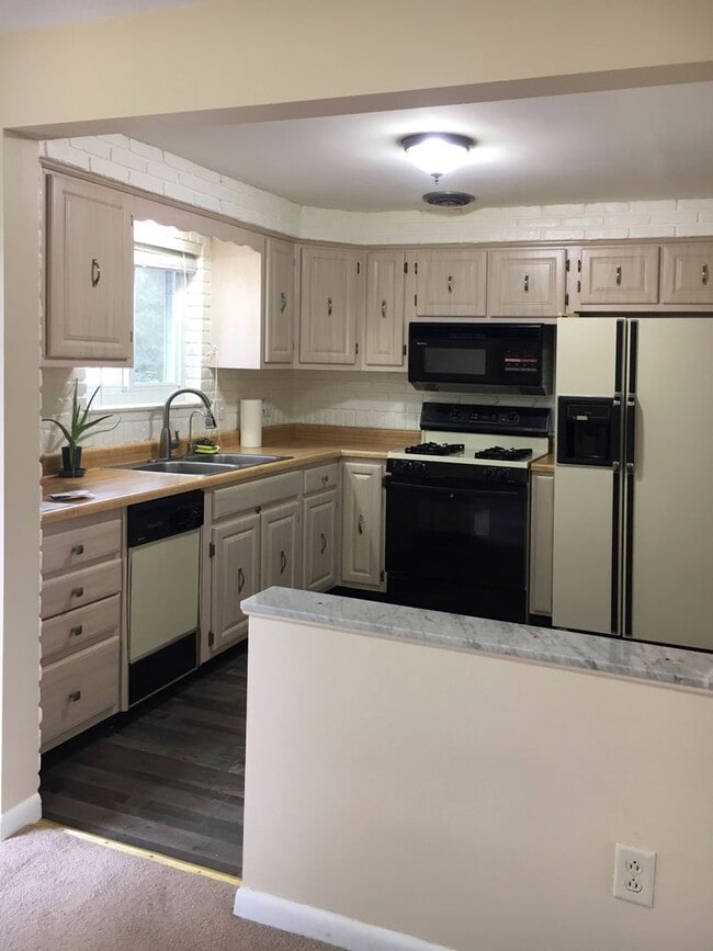 Building Photo - Charming 3-Bedroom Pittsburgh Home with Fireplace, Balcony & Garage Parking