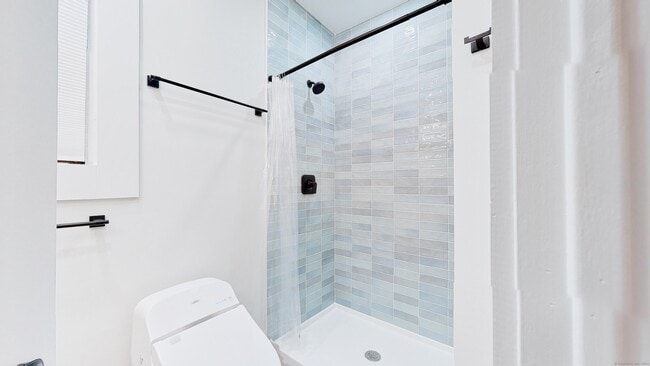 Building Photo - 86 Edwards St