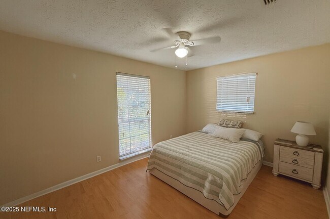 Building Photo - 3671 Red Oak Cir W