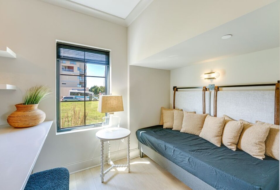 Dining nook with daybed - 411 S Rath Ave