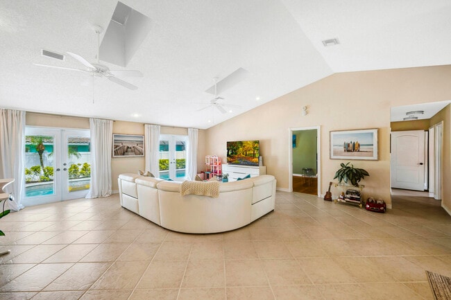 Building Photo - 7661 W Country Club Blvd