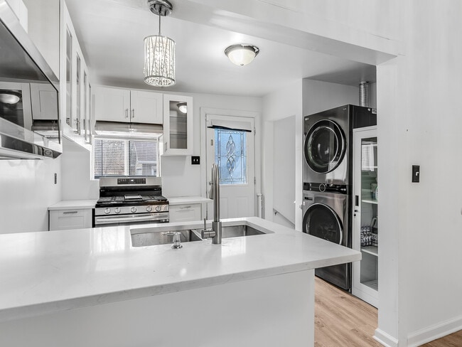 Building Photo - 608 Woodruff Ave