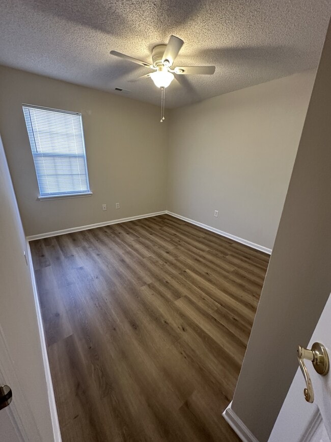 Building Photo - 706 Jimmies Creek Dr