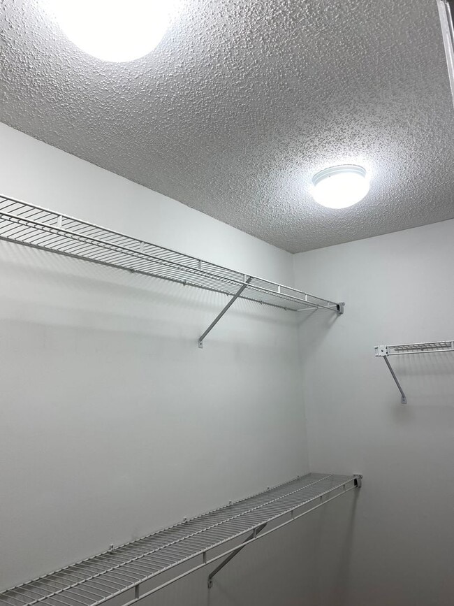 Building Photo - Nice 3BR Condo in Huntington Ridge