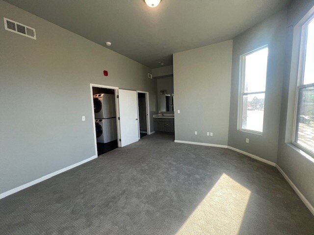 large primary bedroom - 402 Webster St