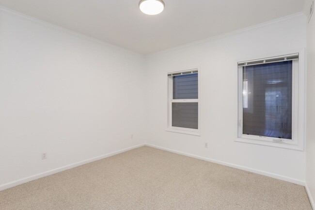 Building Photo - Spacious 3 Bed / 2 Bath Flat with garage parking in Outer Richmond. YouTube tour!