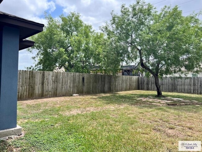 Building Photo - 6625 Garden Woods Ave